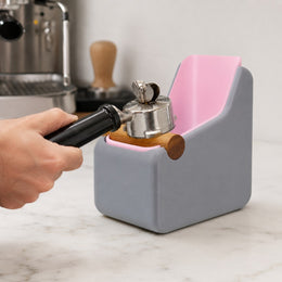 De Curve | Knock Box met eikenhouten of Iroko-klopstang